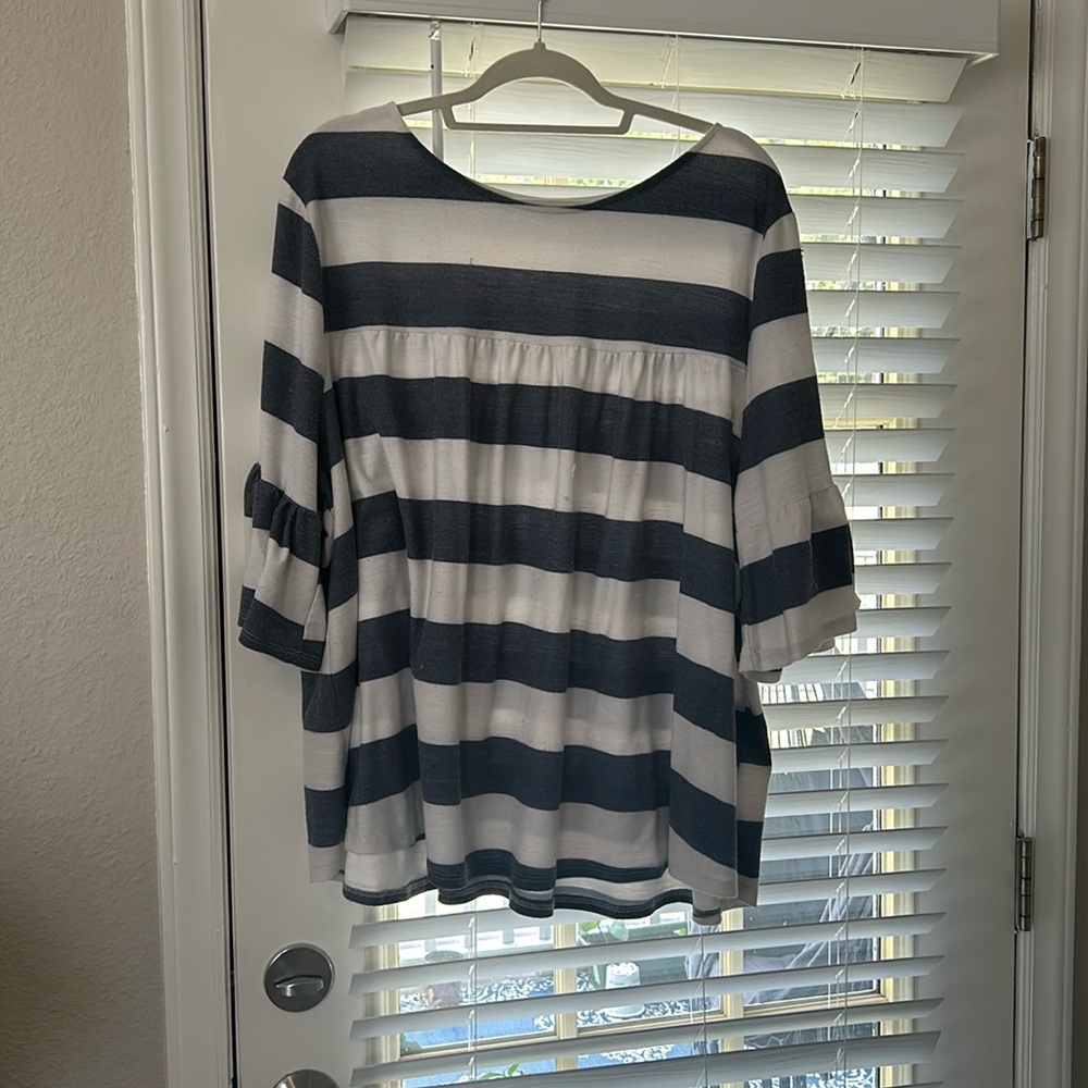 Boutique striped shirt! Flowy sleeves